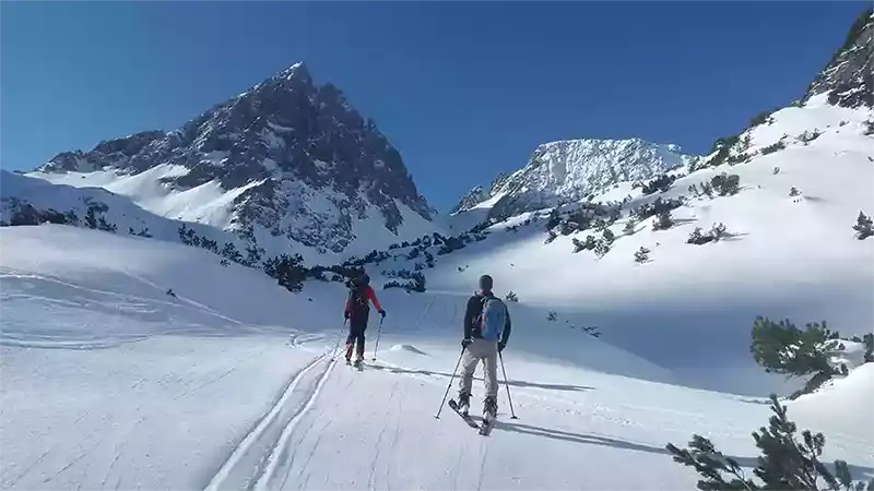 Ski tours