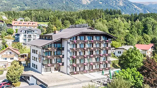 Hotel Frontansicht rund