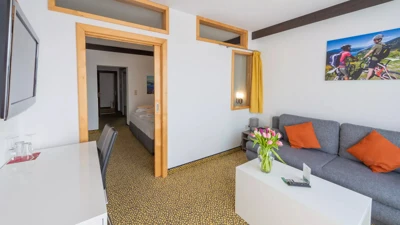 Camera familiare con vista lago